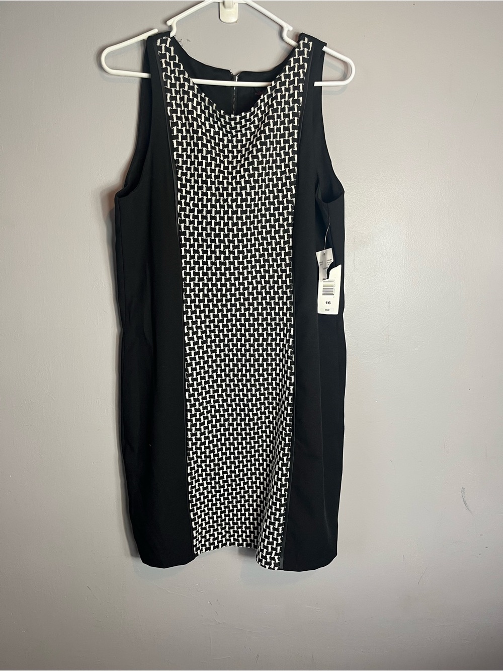NWT Isabel & Nina Black & White Patterned Sheath Dress - Women 16
